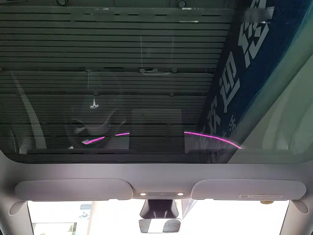 Tesla Model Y — миниатюра 18
