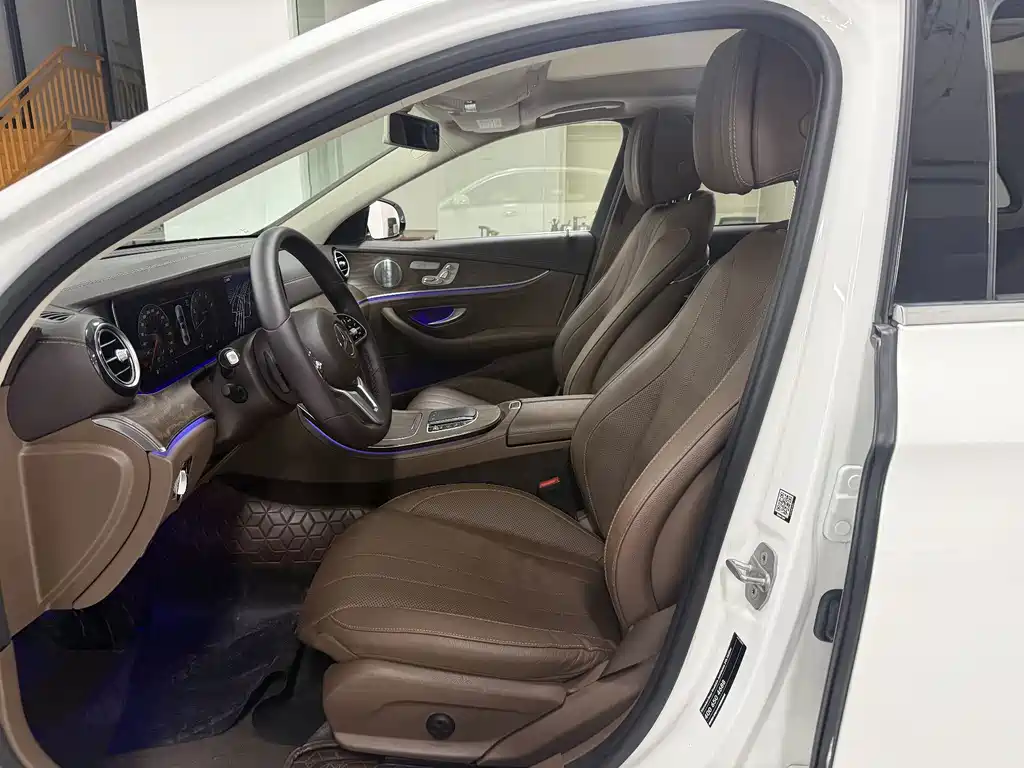 Mercedes-Benz E-Class — миниатюра 11