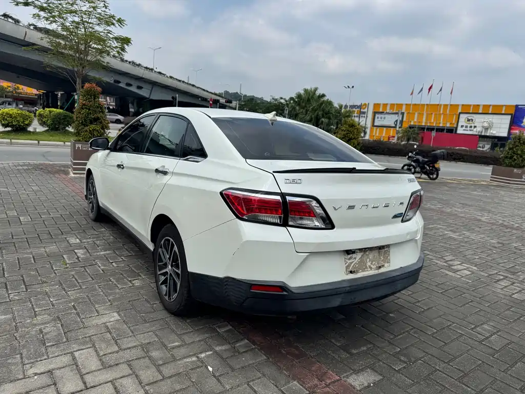 Venucia D60 — миниатюра 6