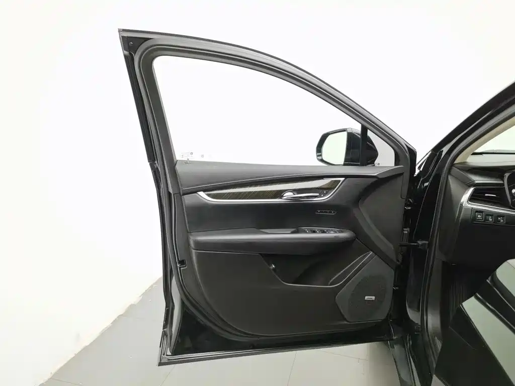 Cadillac XT5 — миниатюра 8