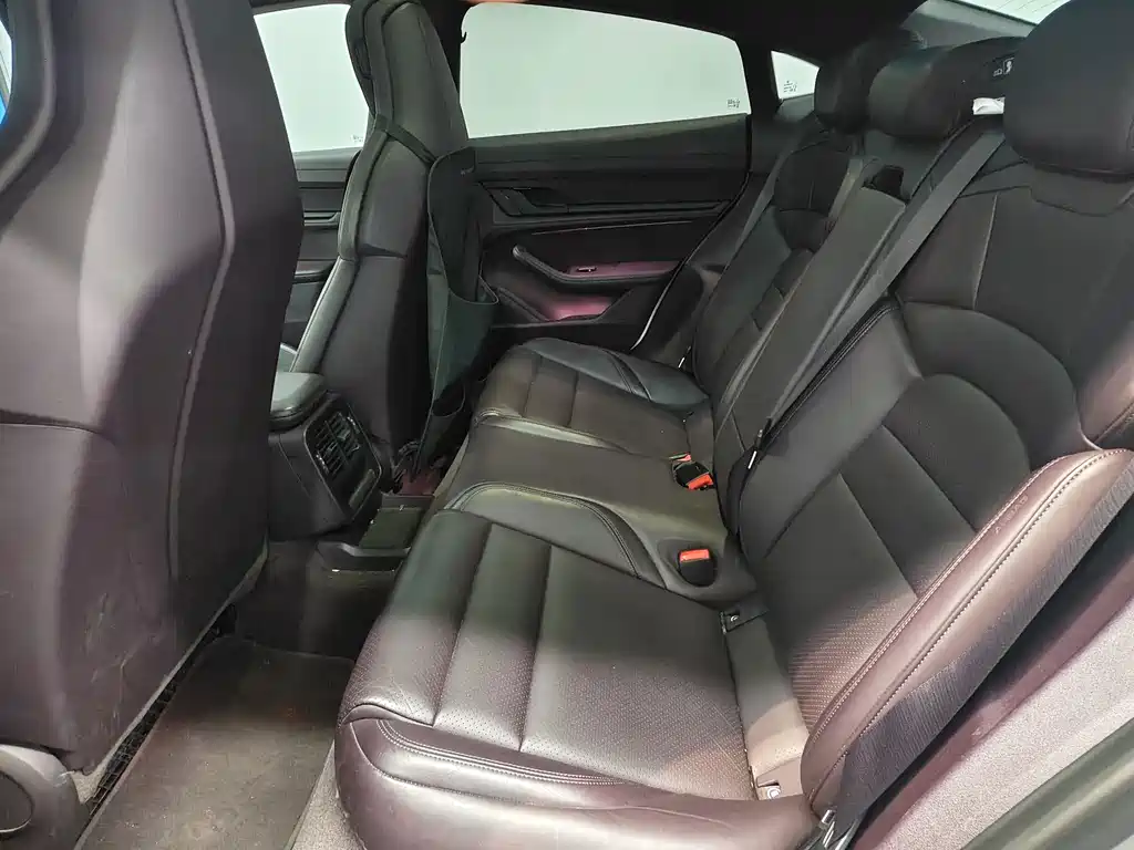 Porsche Taycan — миниатюра 9