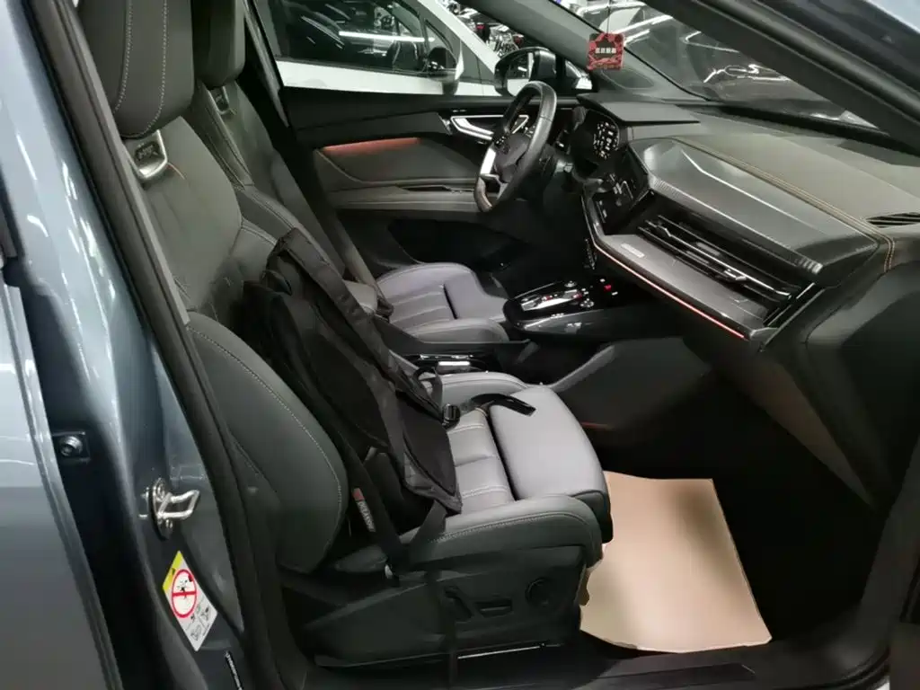 Audi Q4 e-tron — миниатюра 25