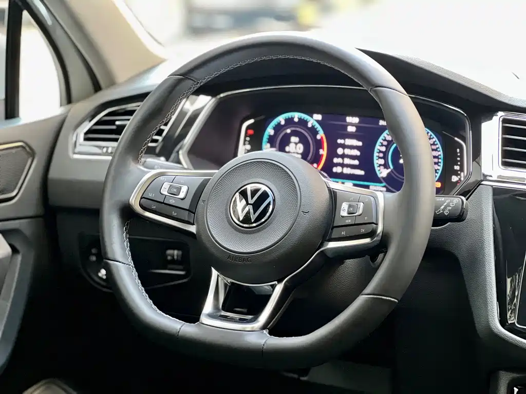 Volkswagen Tiguan L L 2021 330TSI AT R-Line