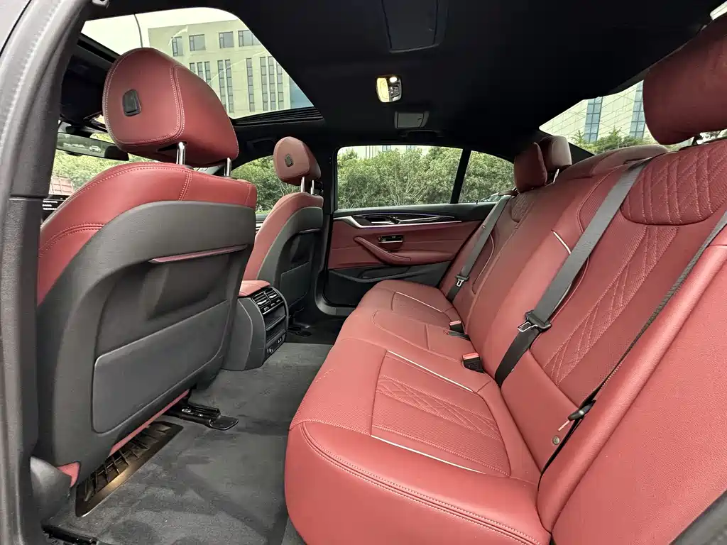BMW 5 Series — миниатюра 6