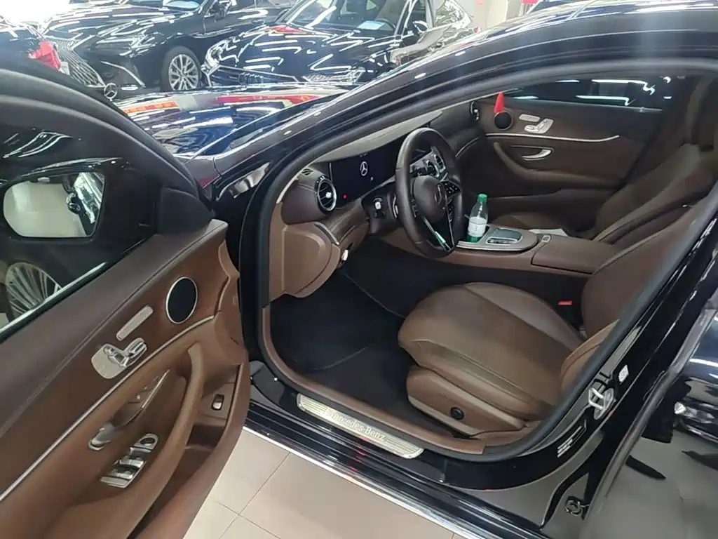 Mercedes-Benz E-Class — миниатюра 16
