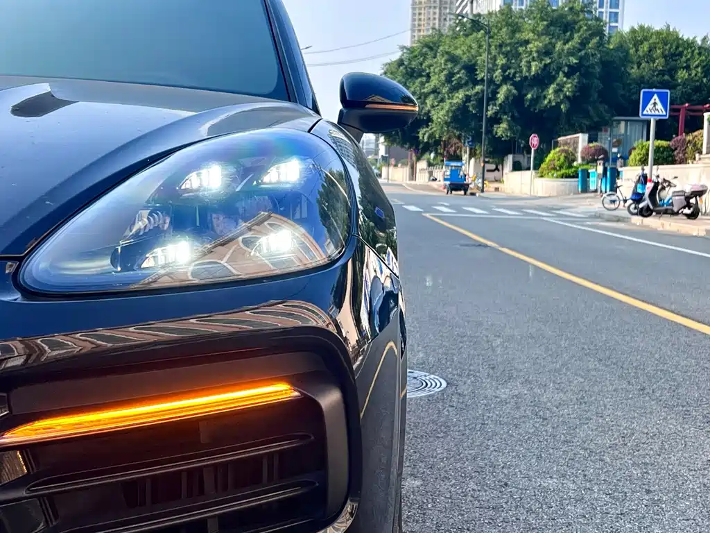 Porsche Cayenne — миниатюра 4