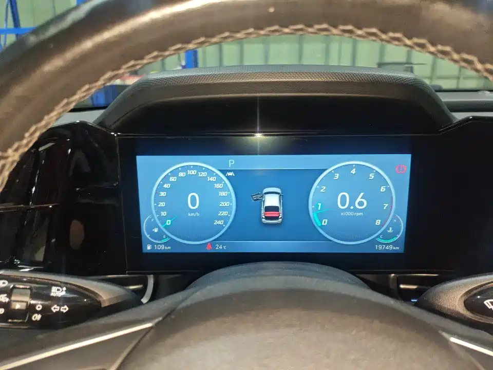 Hyundai Elantra — миниатюра 10