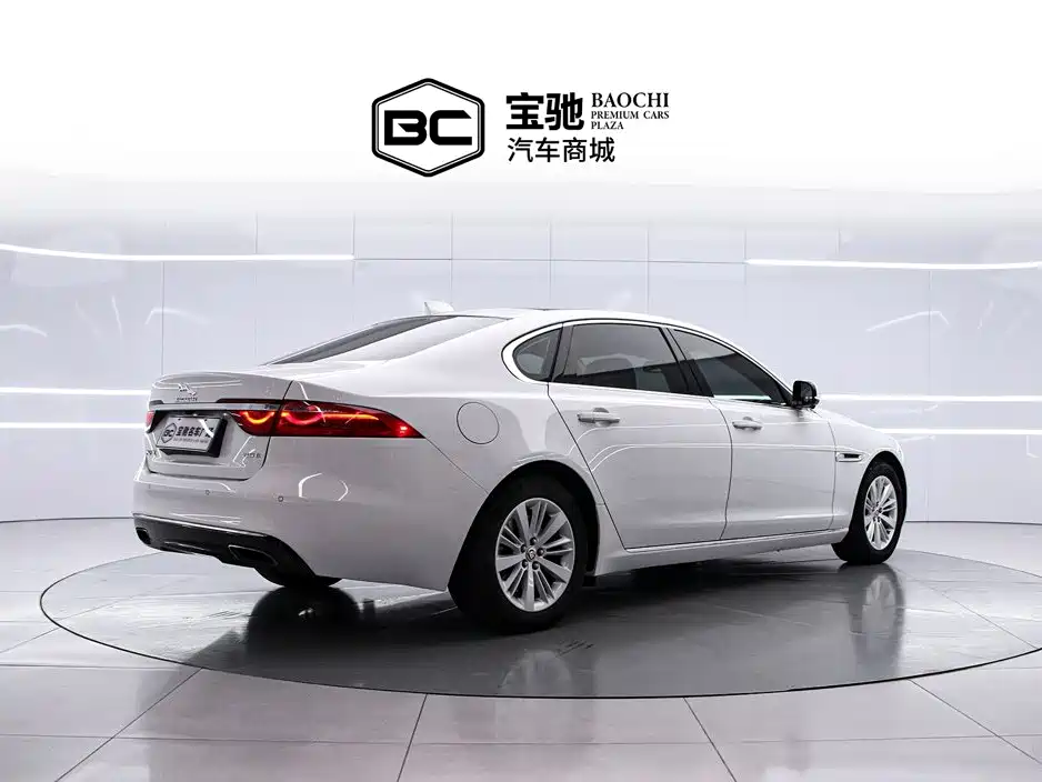 Jaguar XFL — миниатюра 3
