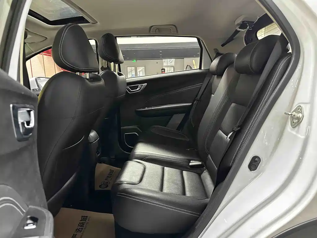 Geely Vision X3 — миниатюра 11