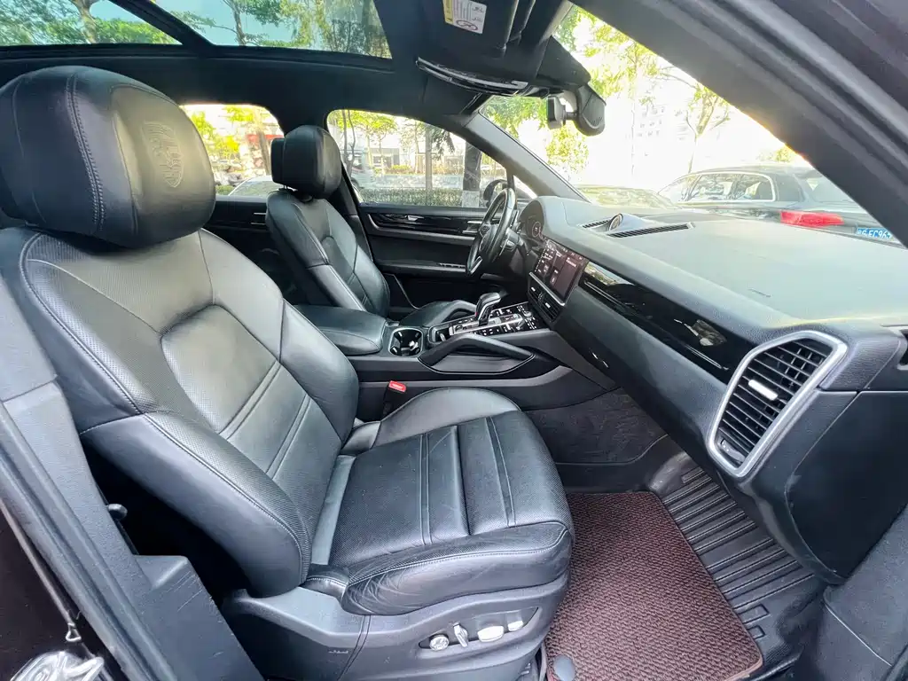 Porsche Cayenne — миниатюра 17