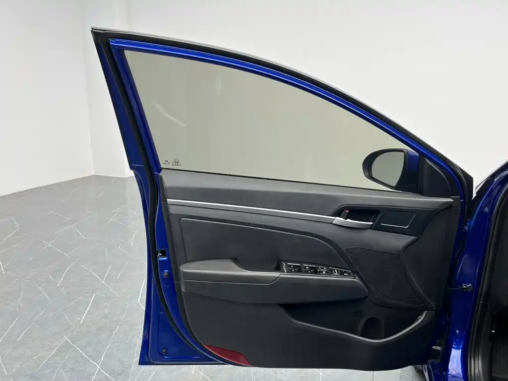 Hyundai Elantra — миниатюра 11
