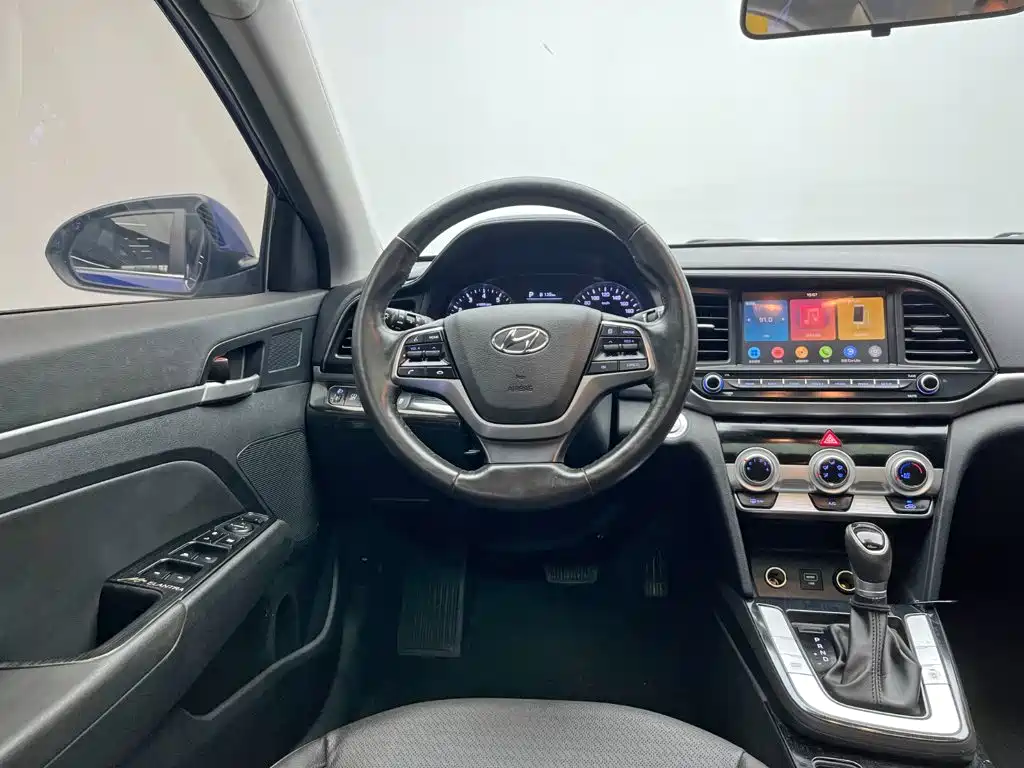 Hyundai Elantra — миниатюра 16