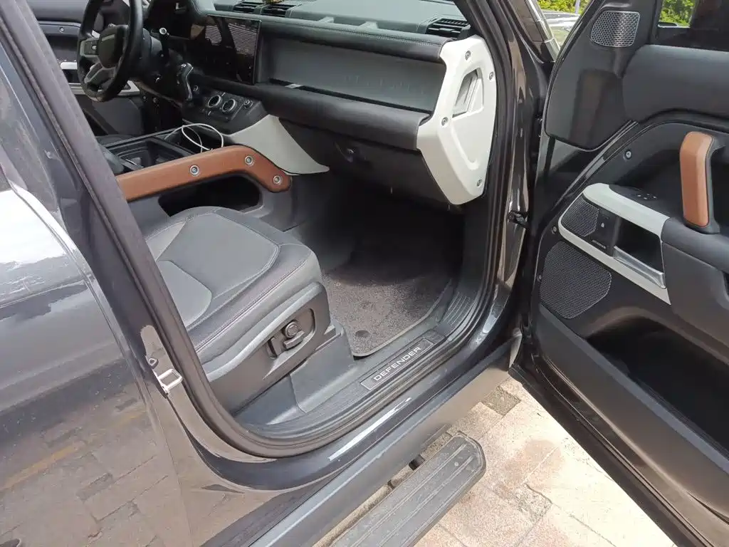 Land Rover Defender — миниатюра 18