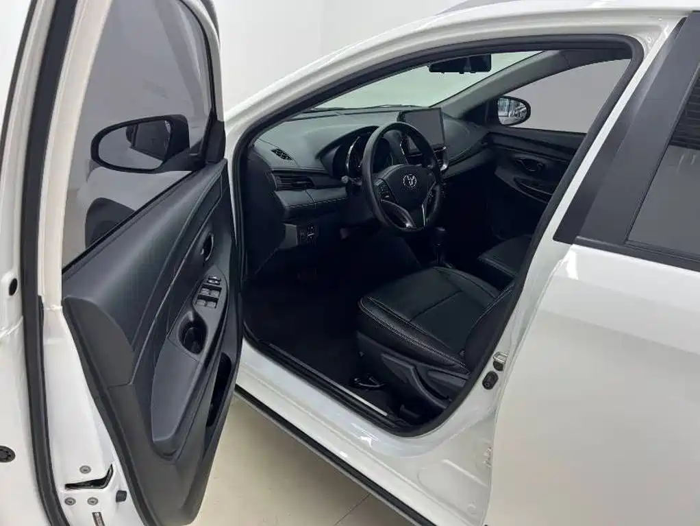 Toyota Yaris L — миниатюра 10