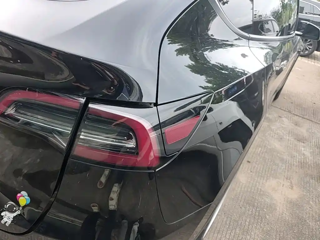 Tesla Model Y — миниатюра 8