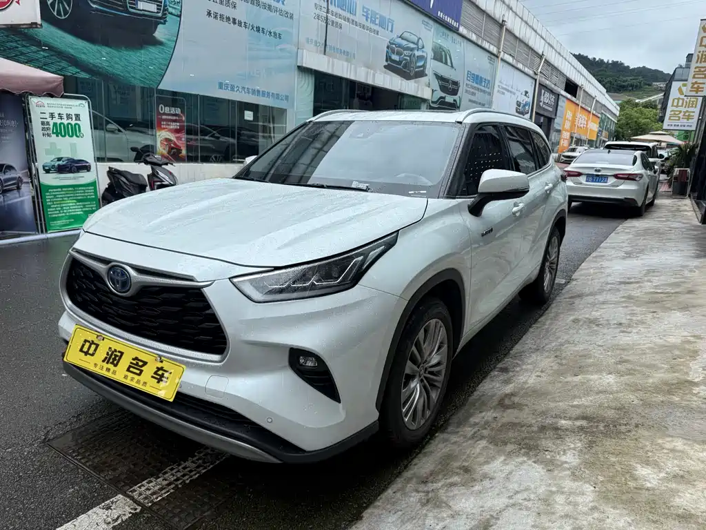 Toyota Highlander 2022 2.5L Luxury 7 мест