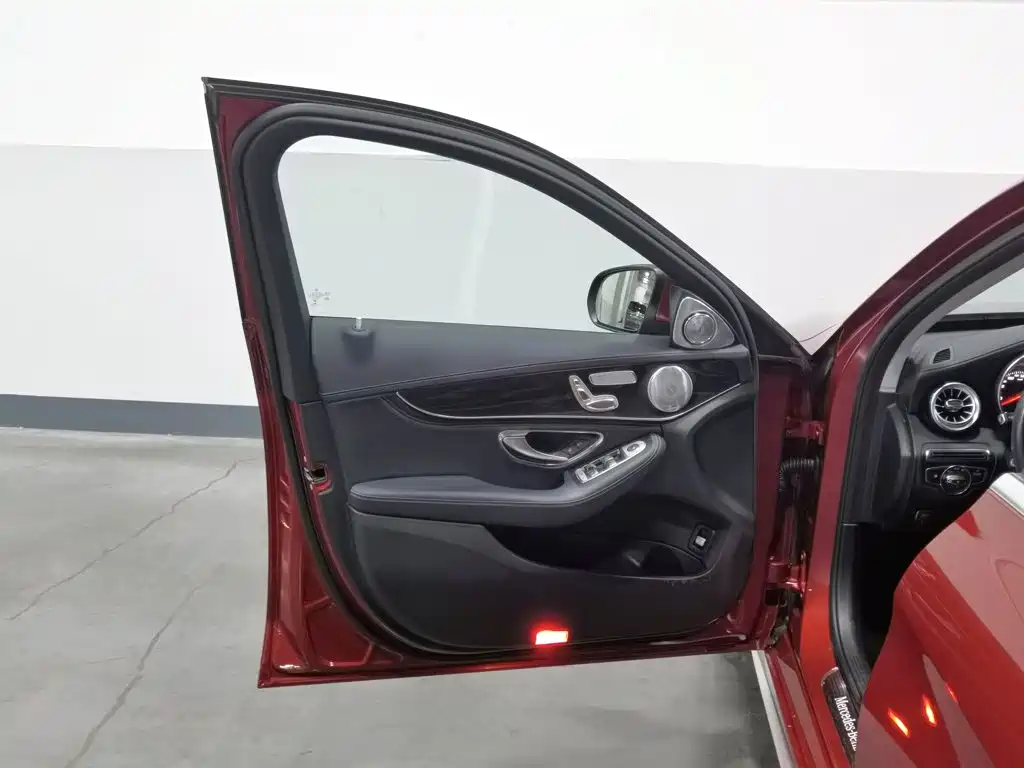 Mercedes-Benz C-Class — миниатюра 8
