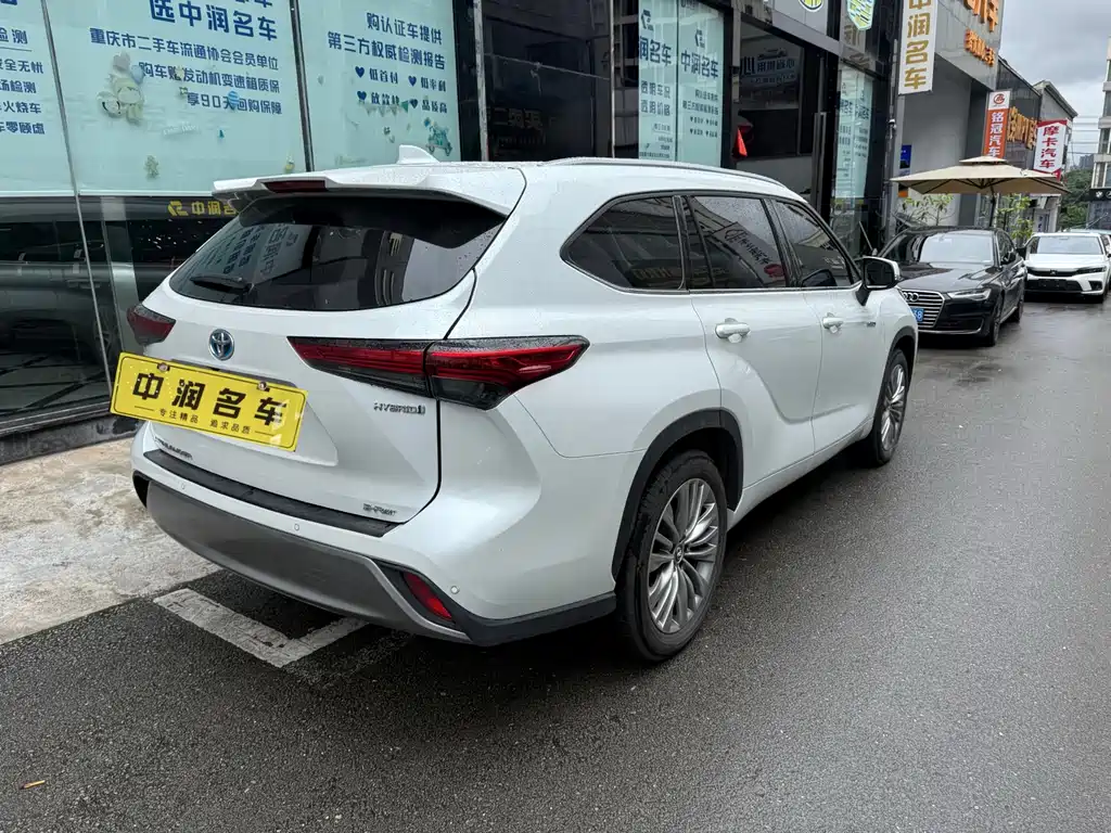 Toyota Highlander 2022 2.5L Luxury 7 мест