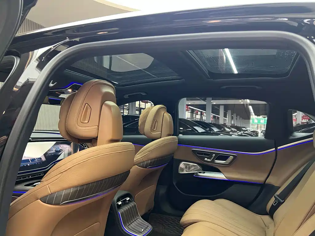 Mercedes-Benz E-Class — миниатюра 9