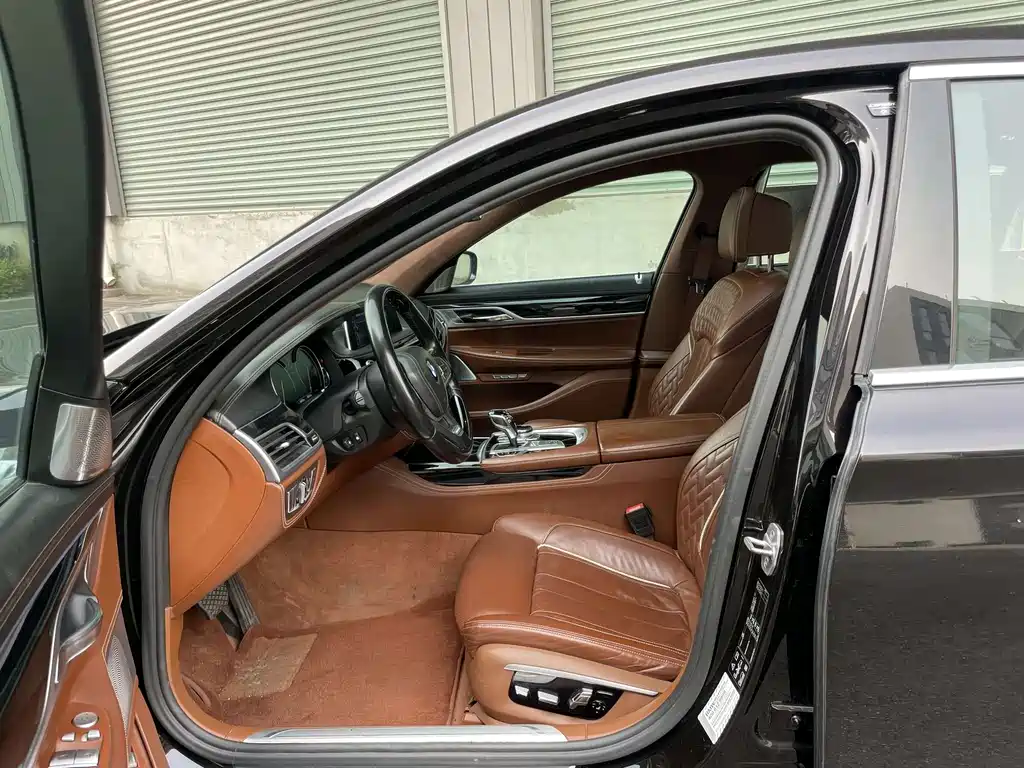 BMW 7 Series 7 2017 750Li xDrive мест