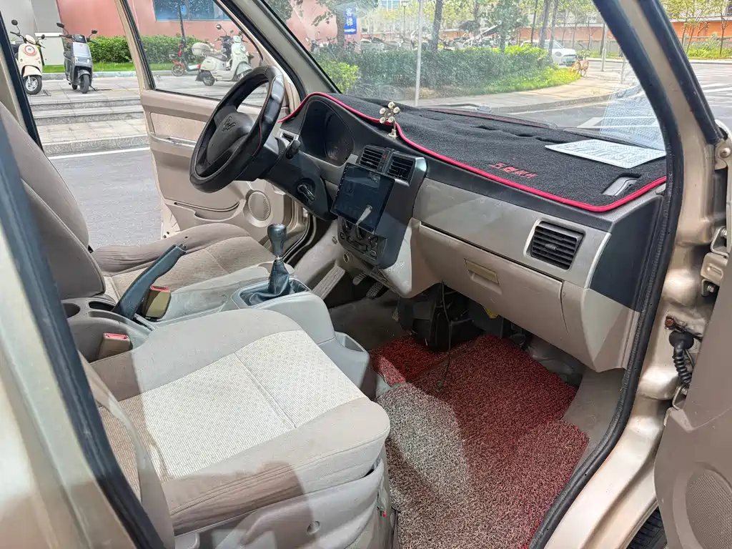 Wuling Rongguang — миниатюра 9