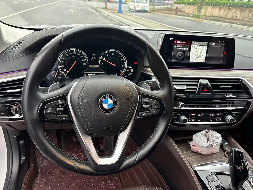 BMW 5 Series — миниатюра 11