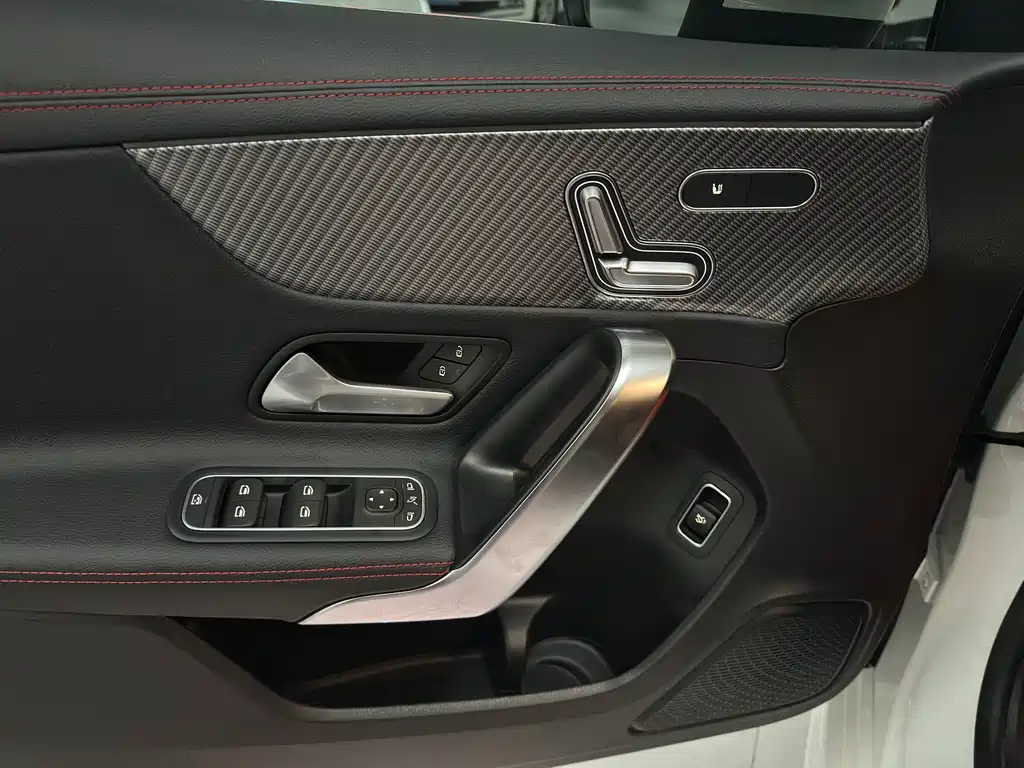 Mercedes-Benz A-Class — миниатюра 6