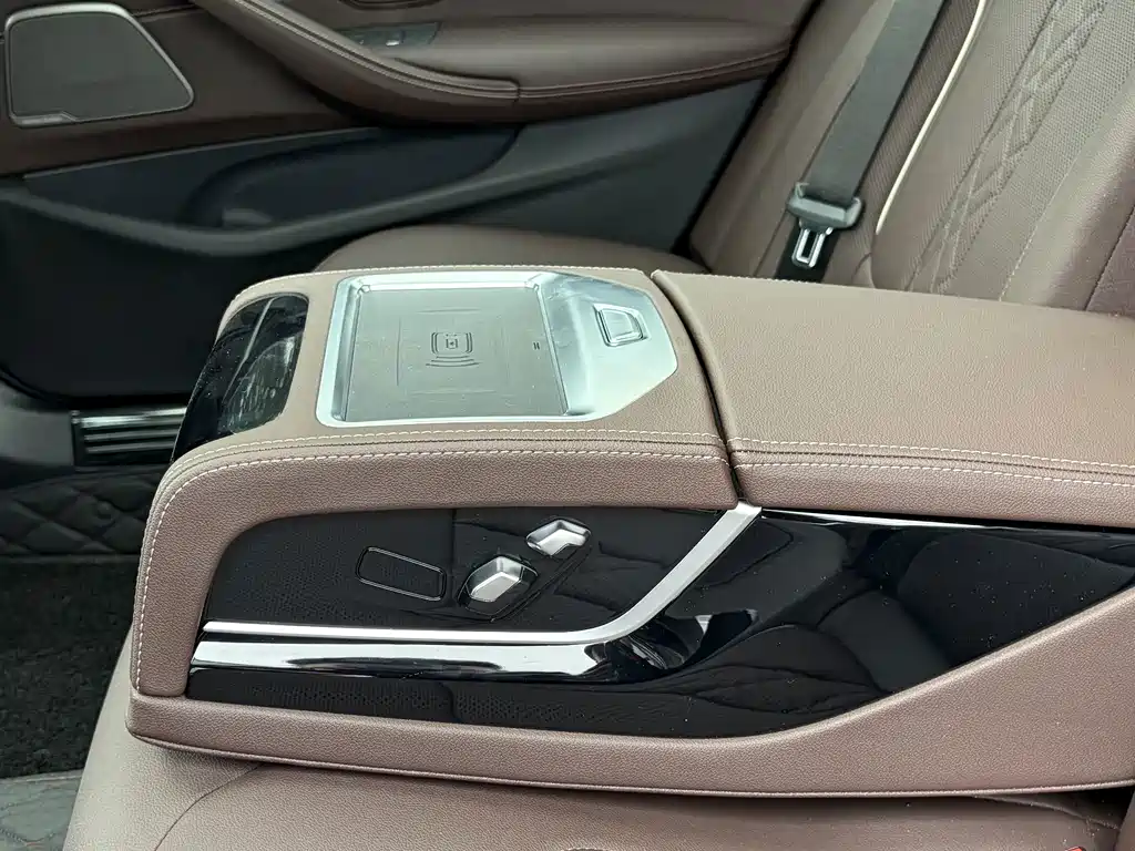 BMW 5 Series New Energy — миниатюра 16