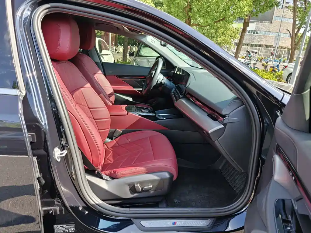 BMW 5 Series — миниатюра 8