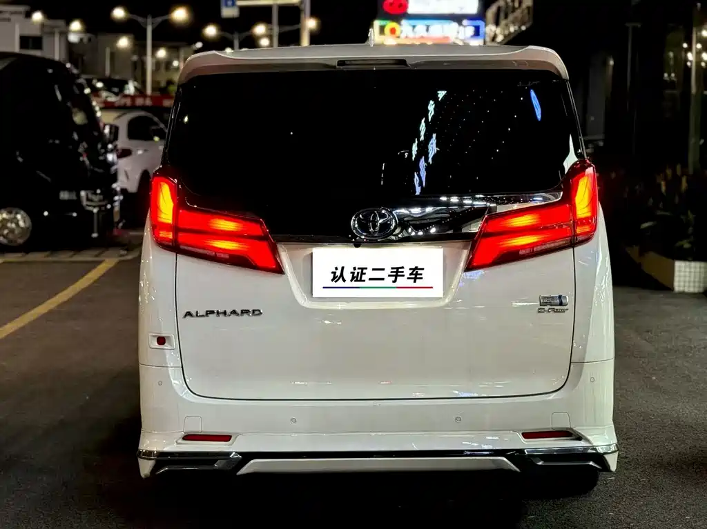 Toyota Alphard — миниатюра 2
