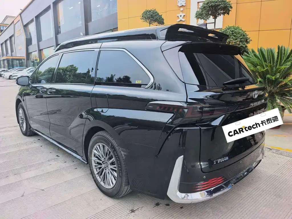 Toyota Sienna — миниатюра 4