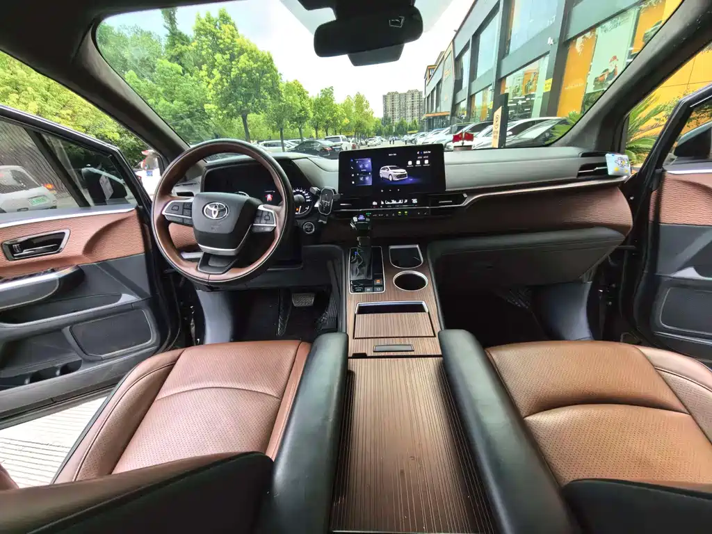 Toyota Sienna — миниатюра 7