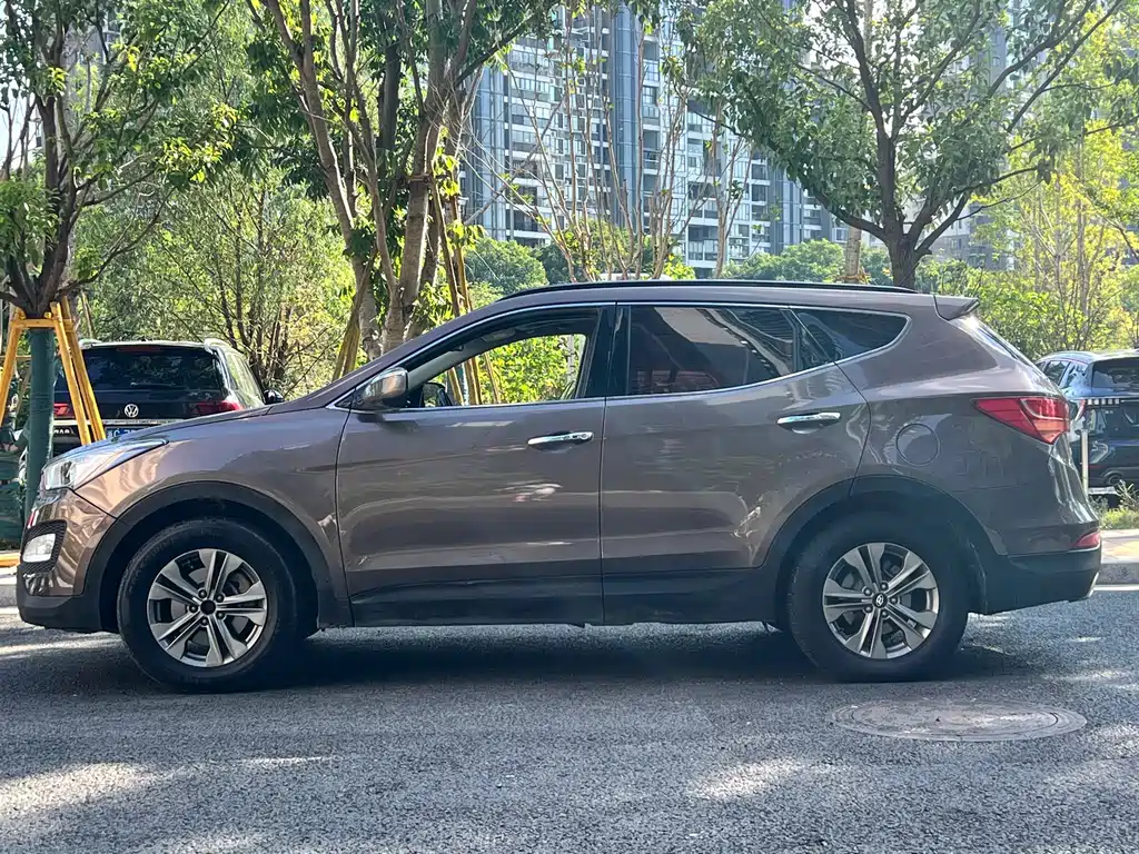 Hyundai Santa Fe 2015 2.4L AT 5 мест