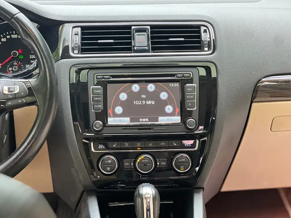 Volkswagen Sagitar — миниатюра 4