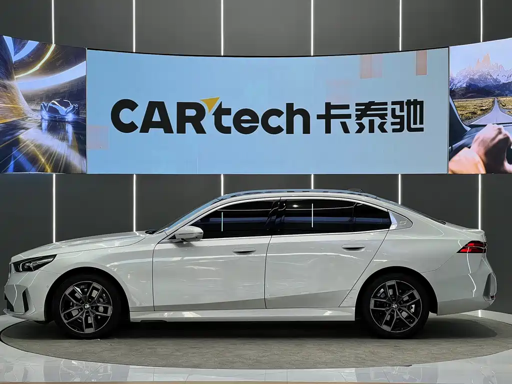 BMW 5 Series — миниатюра 17