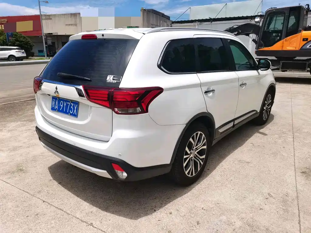 Mitsubishi Outlander — миниатюра 2