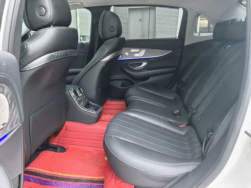 Mercedes-Benz E-Class — миниатюра 17
