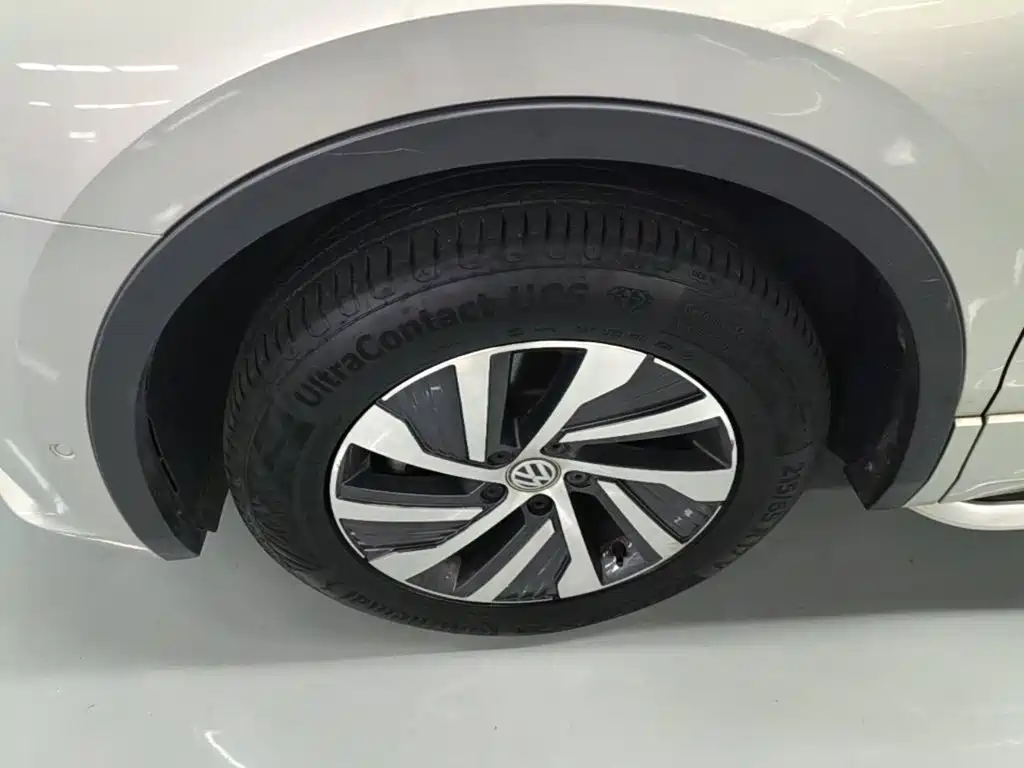 Volkswagen Tiguan L PHEV — миниатюра 23