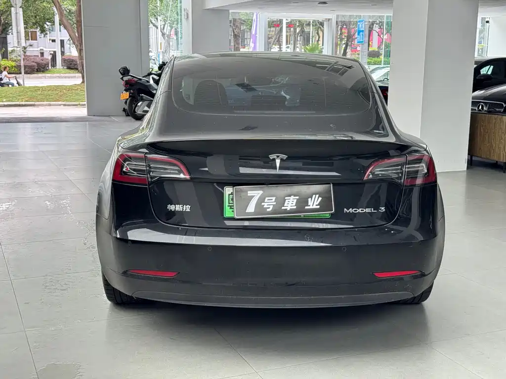 Tesla Model 3 — миниатюра 4