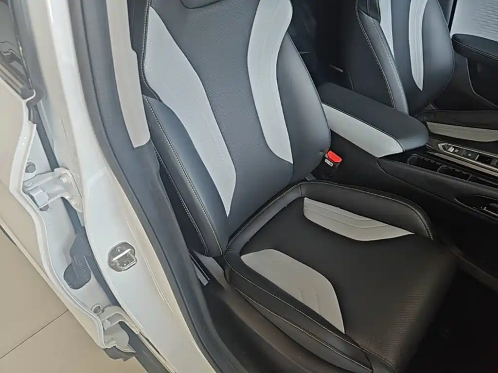 Geely Binyue — миниатюра 25