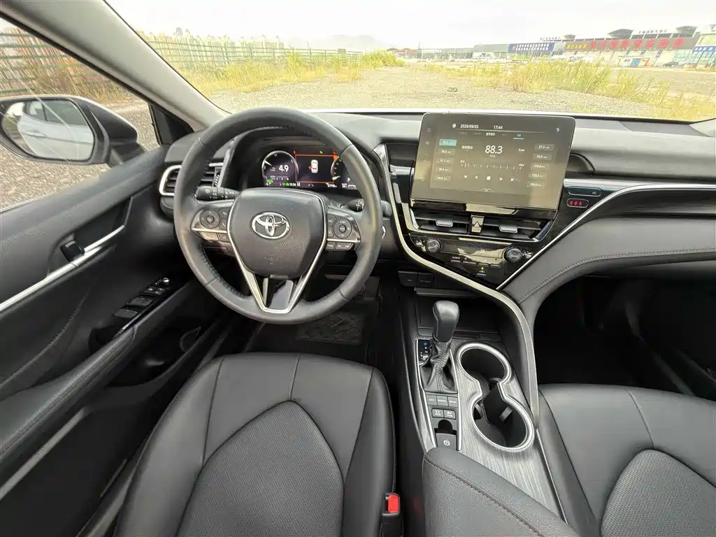 Toyota Camry — миниатюра 9