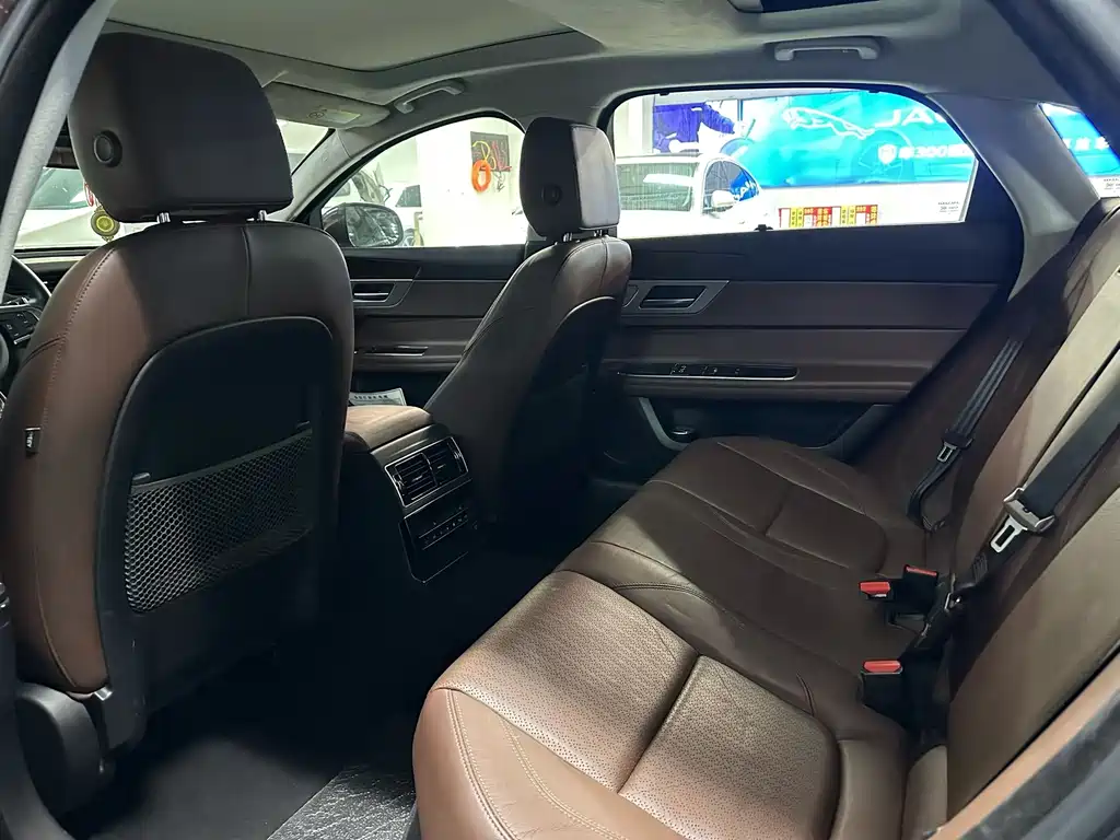 Jaguar XFL — миниатюра 8