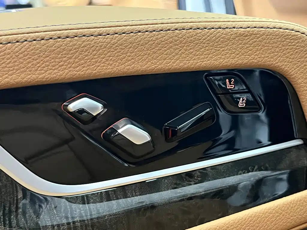 BMW 5 Series — миниатюра 20