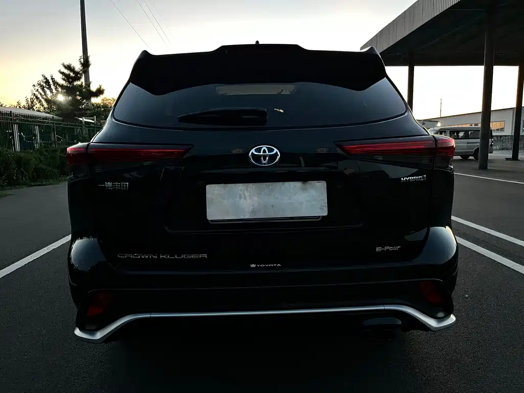 Toyota Crown Kluger — миниатюра 7
