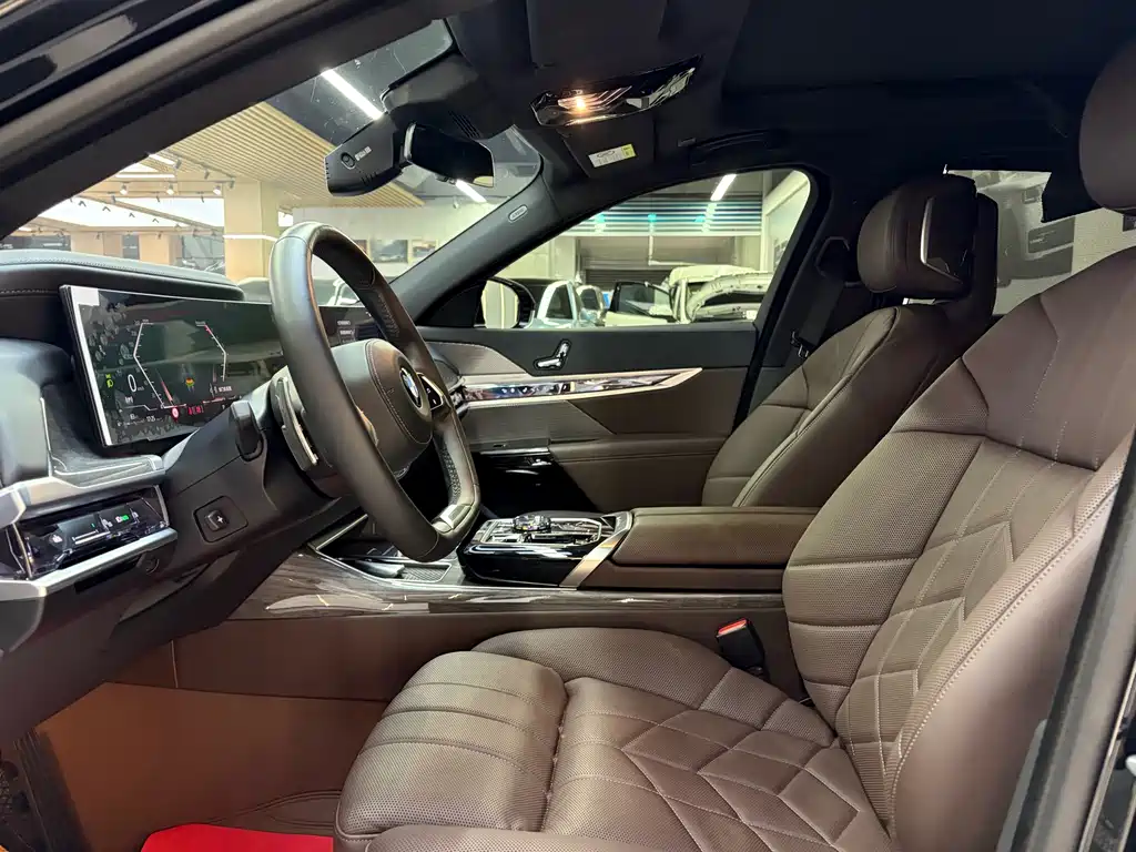 BMW 7 Series — миниатюра 15