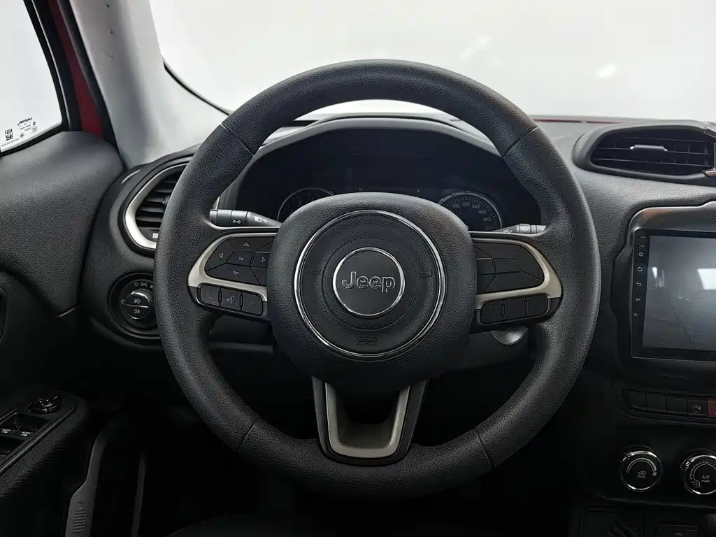 Jeep Renegade — миниатюра 11