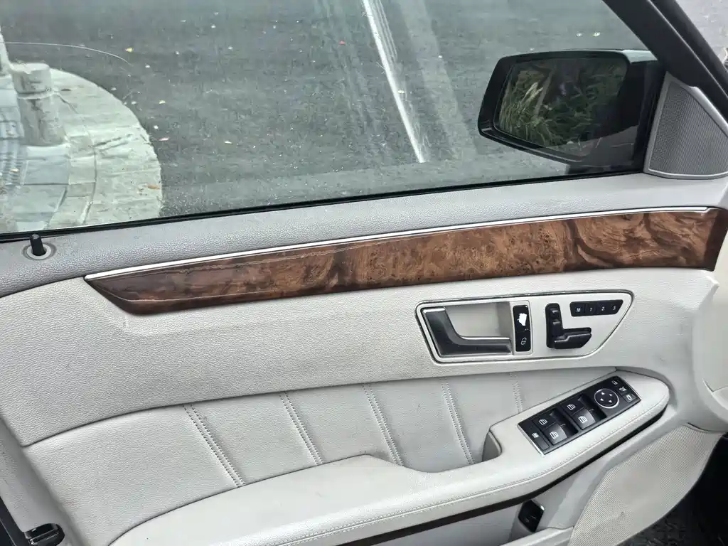 Mercedes-Benz E-Class — миниатюра 6