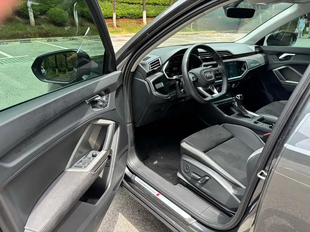 Audi Q3 2023 35 TFSI Fashion (1.4T)