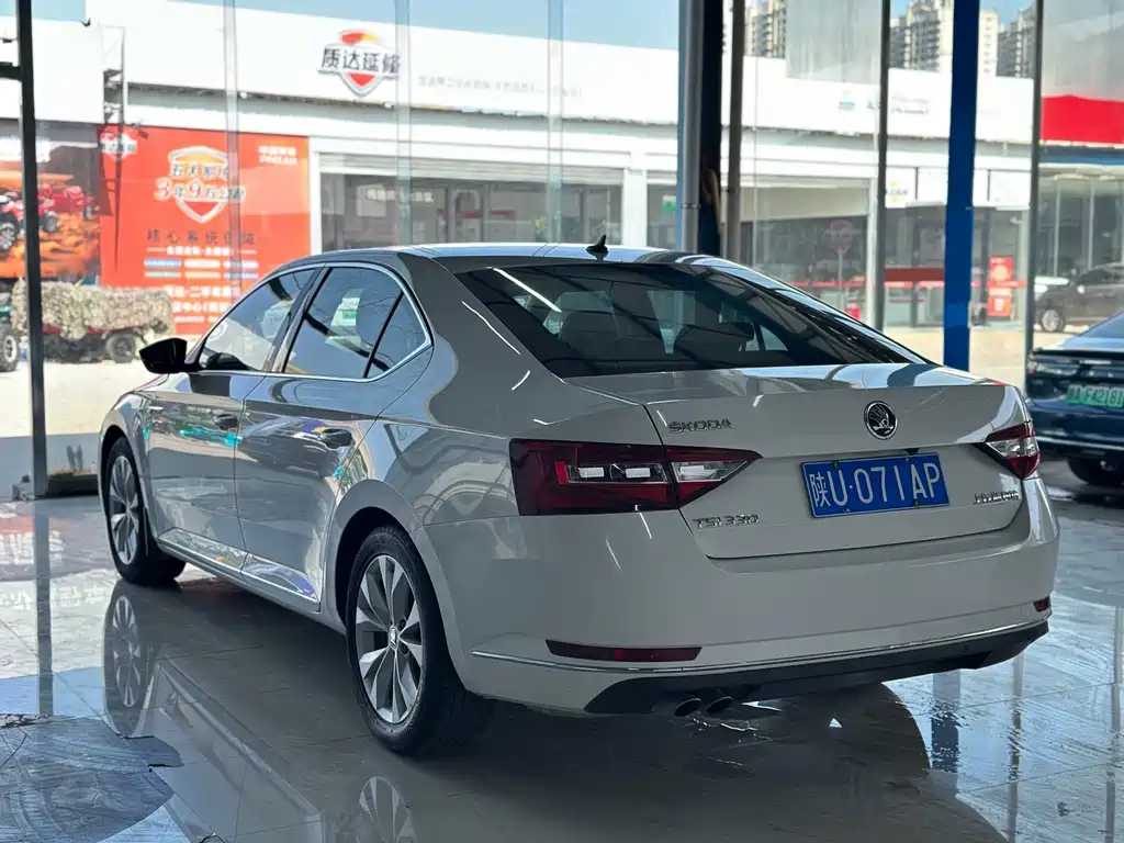 Skoda Superb — миниатюра 10