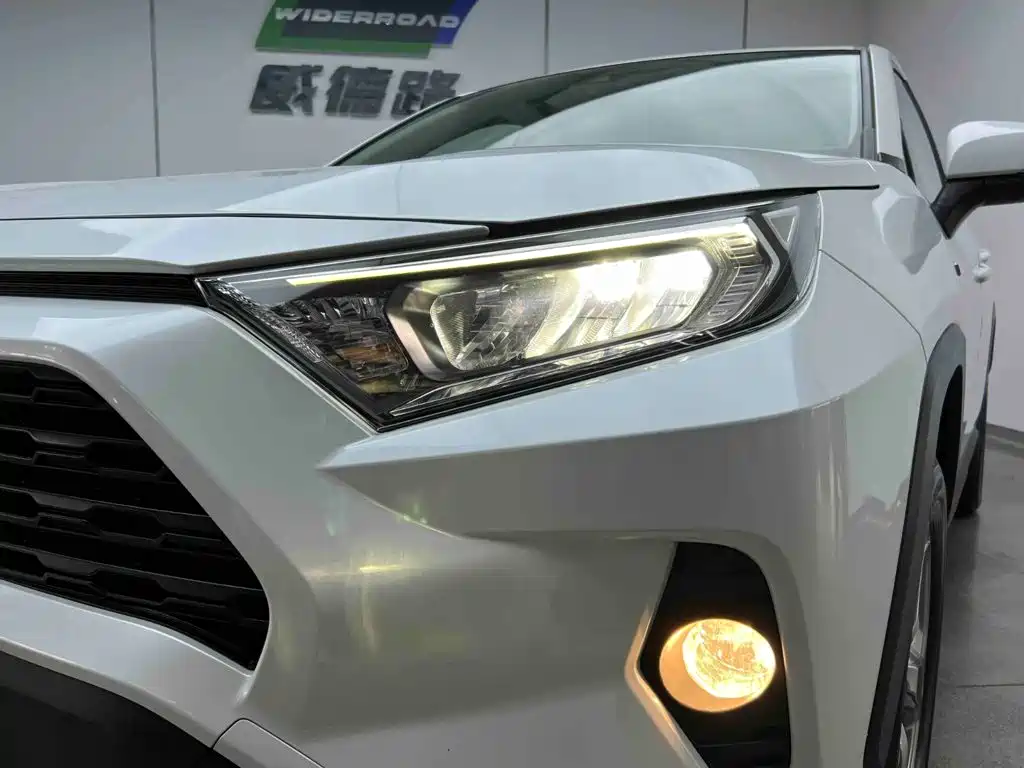 Toyota RAV4 — миниатюра 17